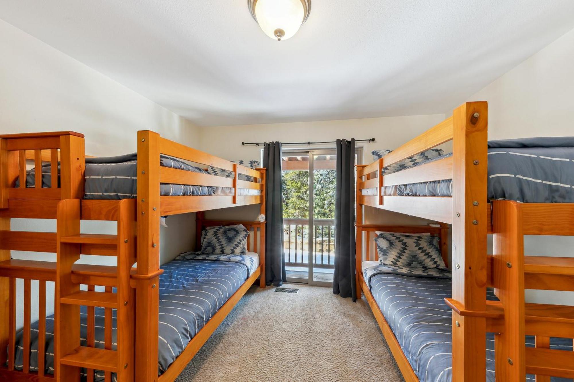 Apartment Artisan Chalet: Pet Friendly Deluxe Kitchen Games