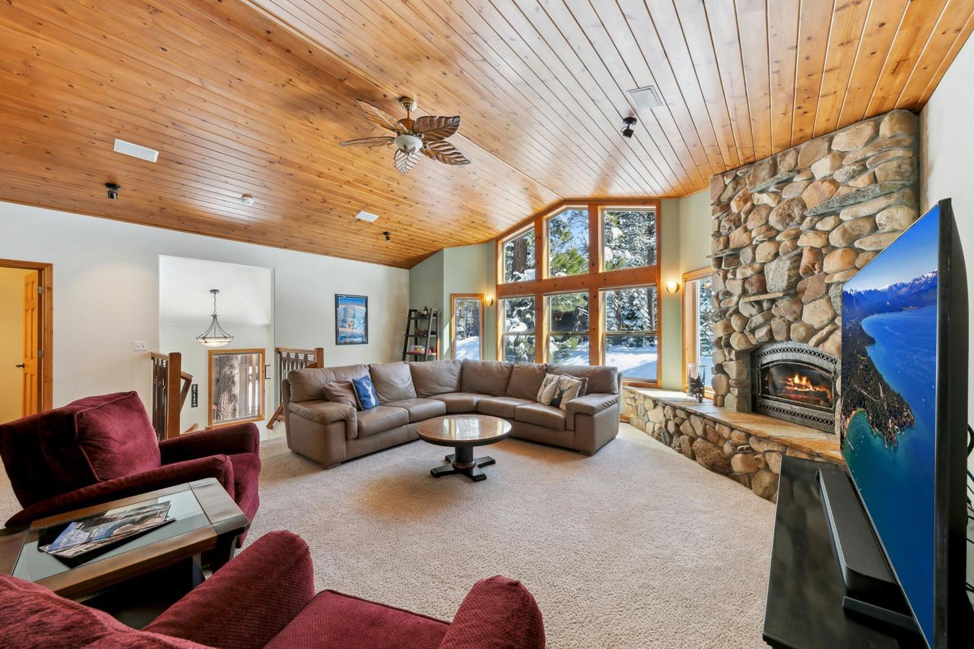 Artisan Chalet: Pet Friendly Deluxe Kitchen Games Apartment *